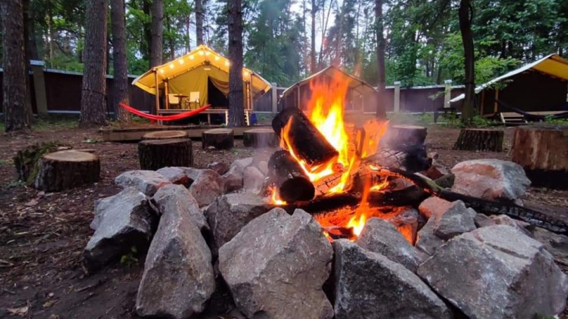 Водні лижі, лісовий туризм і не тільки під Києвом відкрився табір