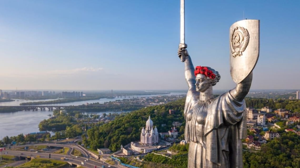 \"Що робити з бабою?\": чи варто \"декомунізувати\" Батьківщину-мати ...