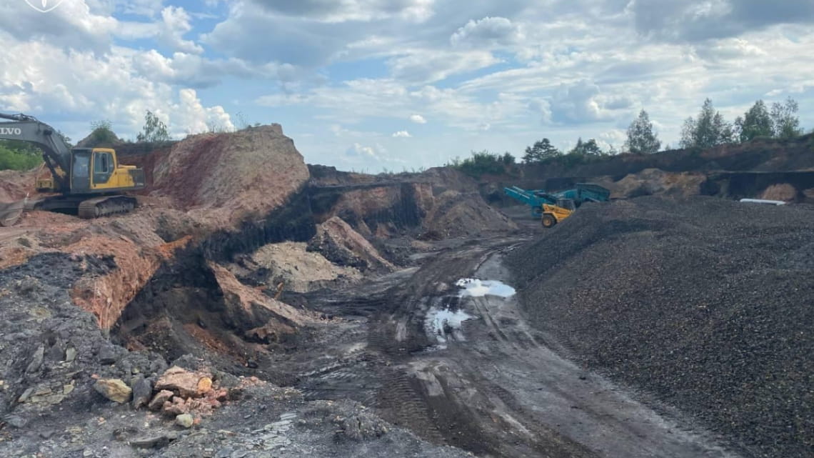 Понад 100 млн грн збитків: на Волині викрили схему видобутку корисних копалин під виглядом 