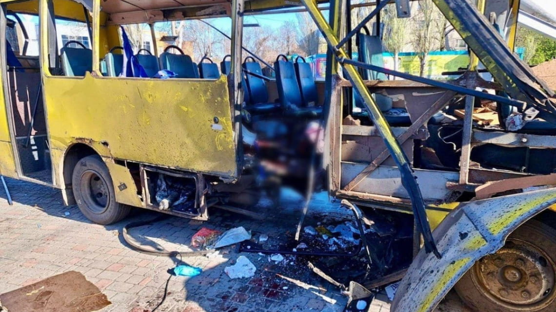 рф атакувала FPV-дроном автобус в центрі Нікополя: троє загиблих, 16 – поранених (оновлено)