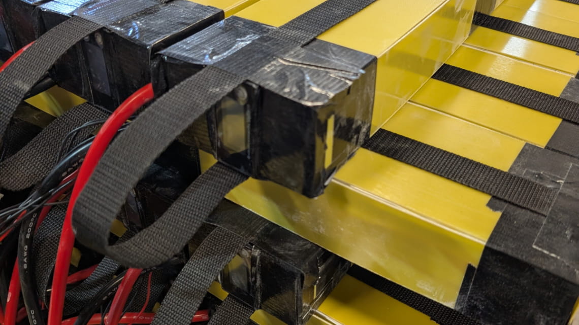 Від 30 км до 197 км у тил ворога: львівські інженери розробили унікальну батарею для дронів ЗСУ