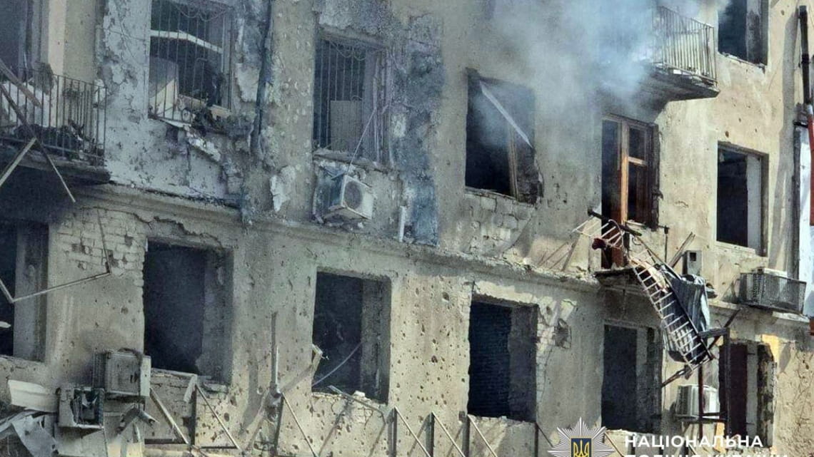 Удар по центру Краматорська: є поранені, пошкоджено десятки будинків – фото, відео (Відео)