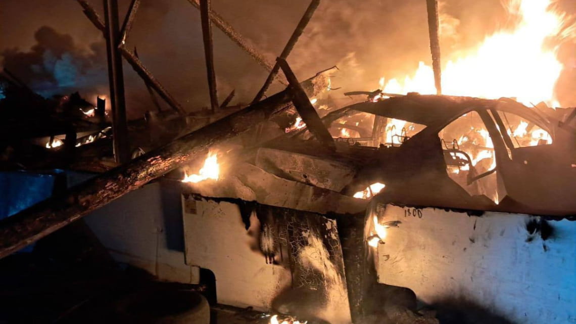 росія вдарила по Одещині: пошкоджено судно у порту, знищено автобуси та автівки