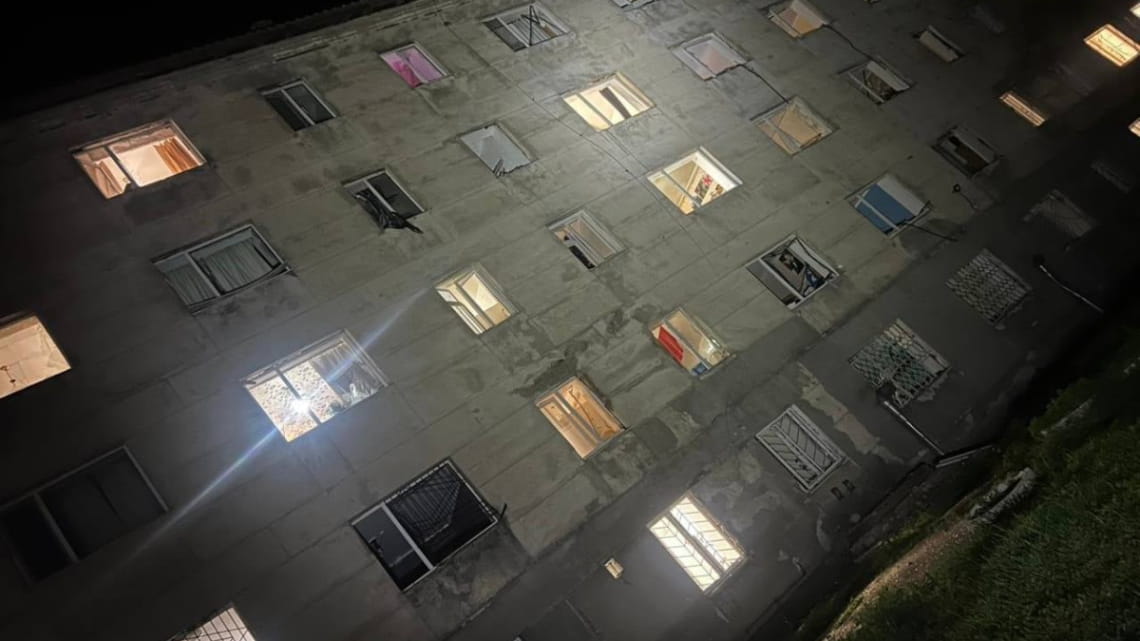 Нічний обстріл Одеси: ракети та безпілотники поцілили у житловий квартал