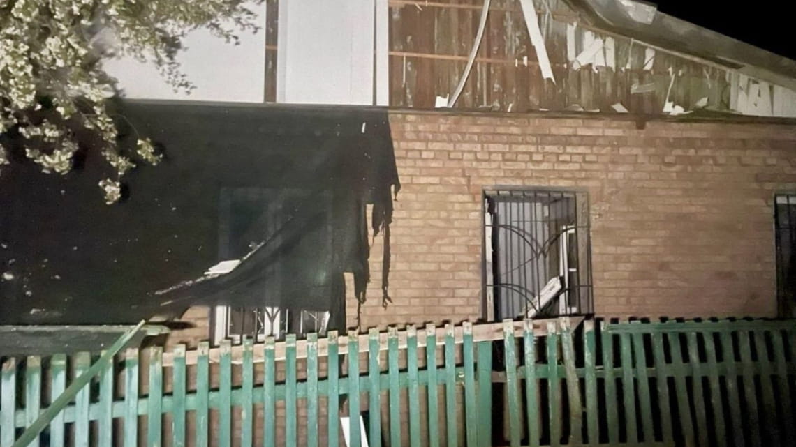 Черговий обстріл Дніпра: ворог поцілив у транспортне підприємство, є поранені