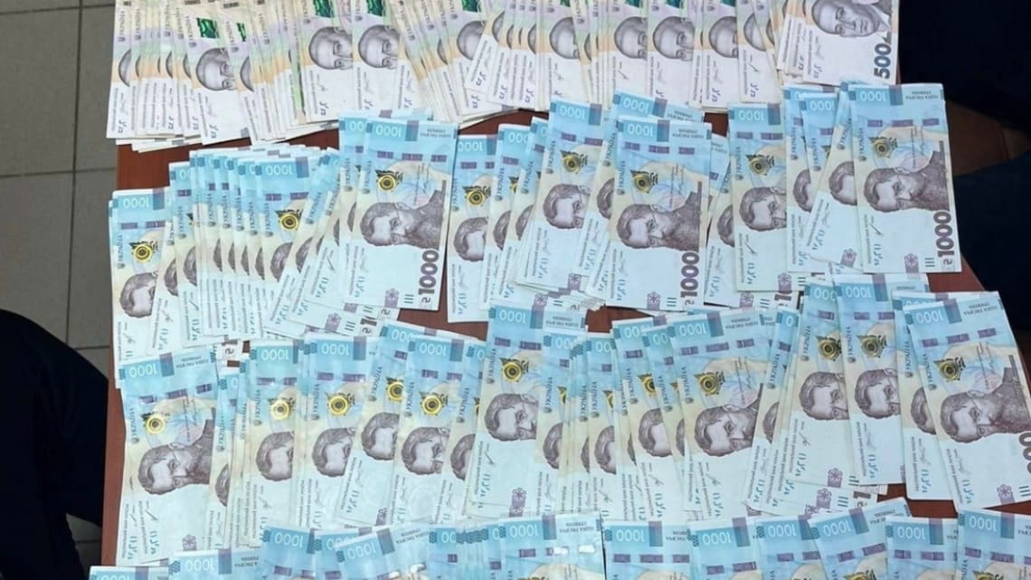 На Київщині посадовця сільради підозрюють у вимаганні грошей за компенсації на відновлення житла