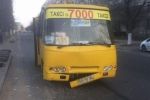 Моторошне ДТП в Одесі: маршрутка врізалася в "швидку", є постраждалі 