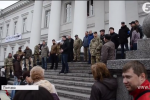 У Полтаві активісти понад 7 годин блокують будівлю міської ради