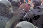"Лікарі несли затриманого на ношах": у Петербурзі "пов'язали" близько 40 учасників "прогулянки опозиції"