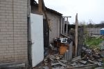 Нерозірваний 120-мм снаряд у подвір'ї: наслідки нічного обстрілу Мар'їнки та Авдіївки – фото та відео