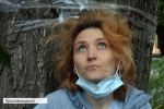 Активістка прикувала себе ланцюгом до тополі: у Кропивницькому стали на захист дерев 