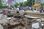 У Києві прорвало трубу: фонтаном води потрощило техніку та пошкодило житло – фото, відео