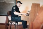 Як перший український "народний" поліцейський на фортепіано заграв – відео