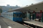 У столичному метро на "Дарниці" людина впала на рейки