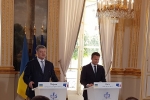 Порошенко у Франції: Головна вимога до Росії – заберіть своїх військових