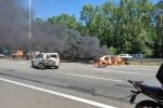 "Дівчинка лежить у крові": в результаті ДТП під Києвом вщент згоріло авто – фото