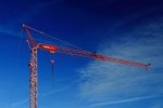 В Китаї будівельний кран завалився на магістраль і розчавив мікроавтобус – відео