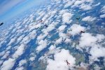 Рекорд у світлинах: як парашутисти у небі творили дива – фоторепортаж