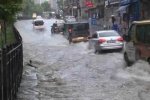 Потужна злива у Стамбулі: паралізовані дороги та підтоплене метро – фото, відео 