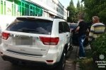 У Києві нетверезі чоловіки посеред дороги влаштували стрілянину з автомобіля