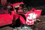 Смертельна аварія лоб у лоб: на шосе під Києвом не розминулися два легковика – відео