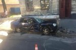 У Львові внаслідок ДТП на легковик упав стовп – є постраждалі