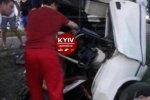 Жахлива лобова ДТП під Києвом: загинули шестеро людей, серед них дитина