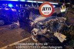ДТП у Києві: Mazda вилетіла з дороги на парковку – й пошкодила три автівки