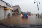 Затопили міста й позмивали автівки: Як у Криму лютувала негода – ФОТО