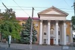 Ламають вівтар та образи: у Криму російські силовики заблокували храм УПЦ КП