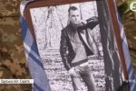 Був, є і залишиться героєм: Одещина навколішки прощалась з бійцем АТО