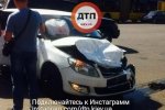 Неочікувана ДТП у столиці: на легковик з евакуатора впав 100-кілограмовий сейф – фото, відео