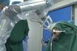 У Китаї робот-стоматолог поставив пацієнту два зубні імпланти: як це було – відео