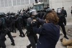 Референдум у Каталонії: силовики силоміць забрали бюлетені та скриньки для голосування