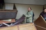 Прибічники Коханівського забарикадувалися в суді: заявляють про застосування поліцейськими газу