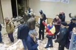 Поліція штурмом взяла Святошинський суд у Києві