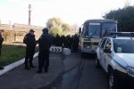 Інцидент поблизу військової частини в Одесі: На територію завезли два автобуси силовиків 
