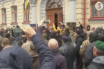 Натовп під Вищим спецсудом у Києві: чим обурені сотні людей