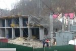 Обвал у недобудові в Києві: Частково впало металеве перекриття і травмувало чоловікові обличчя