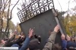 Літала бруківка, їздили ворота: Чому в Одесі сталися сутички біля Літнього театру – всі подробиці