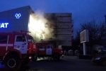 У Києві сталася пожежа в триповерховому будинку: горів утеплювач – відео 