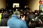 Страшна тиснява та посилена охорона: в суд прямує Саакашвілі