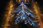 Новорічний рекорд України: У Запоріжжі створили ялинку з 270 автомобілів &ndash; відео