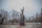 У Дніпрі невідомі облили фарбою пам'ятник революціонерам
