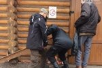 У Запоріжжі біля церкви УПЦ МП напали на містян, які принесли ляльку