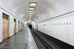 У Києві на "червоній гілці" метро призупинили рух потягів між двома станціями