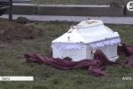"Не наші діти": в Одесі ексгумували тіла дівчаток, загиблих у пожежі в таборі "Вікторія"