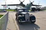 Від ретро-автомобілів до бойової техніки: експонати фестивалю Old Car Land у Києві – ФОТО