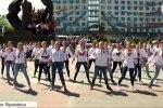 З елементами коломийки та польки: як у Івано-Франківську флешмобом відзначили День вишиванки