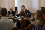 Президент: Корупція – одна з найбільших загроз для України, порівнянна з агресією РФ